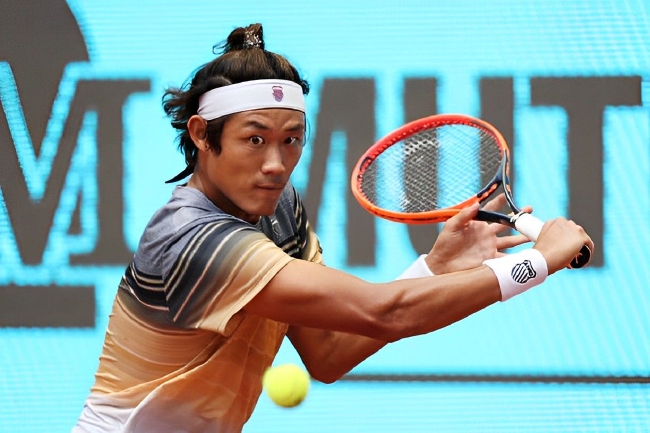 张之臻逆转沙波瓦洛夫 进马德里大师赛32强创历史