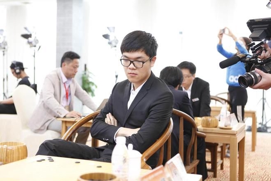柯洁十连胜重回巅峰 社媒发文：最近赢了太多了