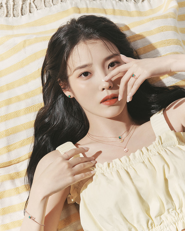 【博狗扑克】韩国女艺人IU代言珠宝品牌拍最新宣传照