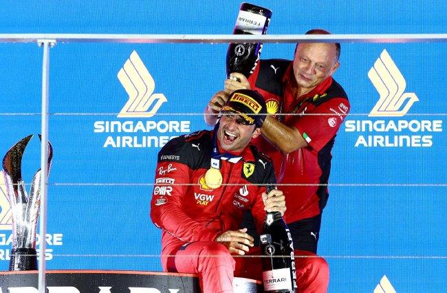 F1新加坡站塞恩斯夺冠 法拉利收获赛季首冠