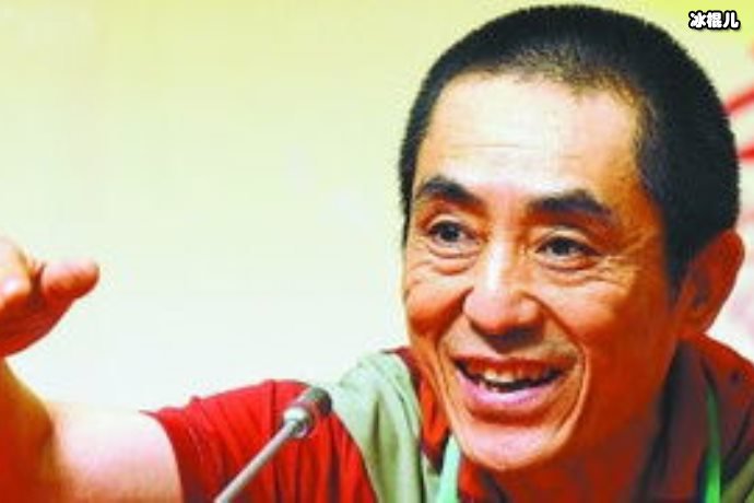 张艺谋一家因暴雪被滞留，由交警护送坐火车晚餐太接地气