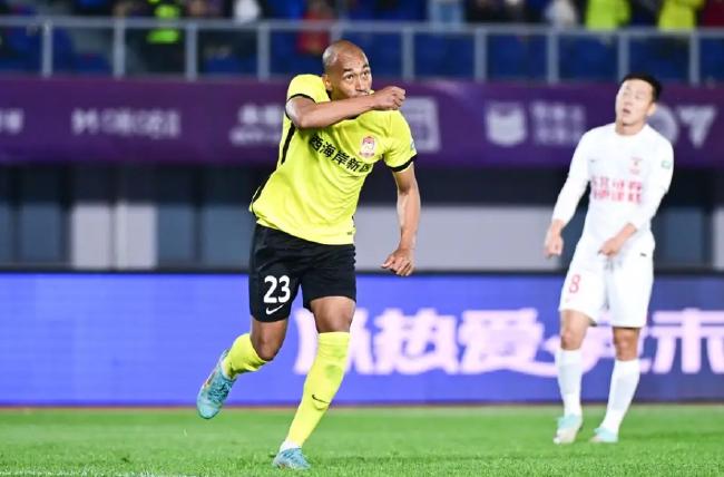 中超-祖伊双响阿兰补时救主 西海岸2-2绝平亚泰