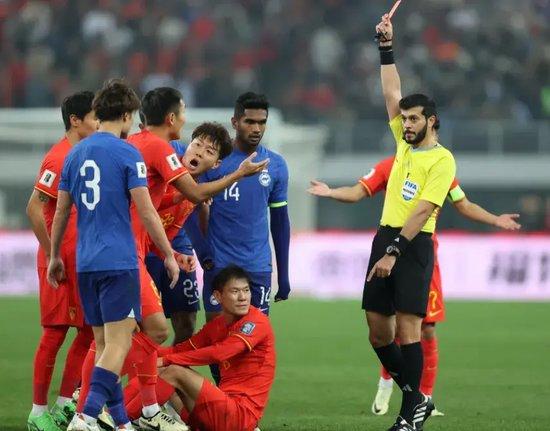 李源一被追加停赛 国足教练组暂不征调他参加集训