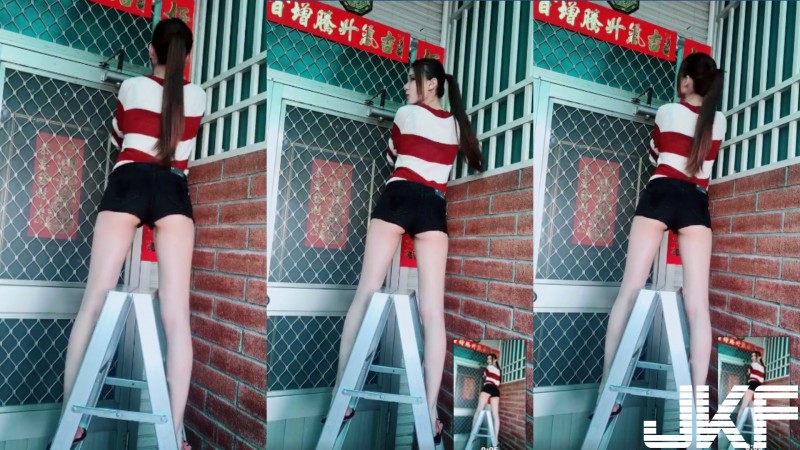 太邪惡了！長腿正妹貼春聯，背後視角長腿＋大露「屁股蛋」讓人想偷襲！