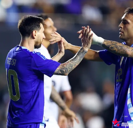 大发体育-劳塔罗仍在和国米谈续约,年薪预计约800-900万欧,大发助力你的致富之路! 大发体育-劳塔罗仍在和国米谈续约,年薪预计约800-900万欧,大发助力你的致富之路!