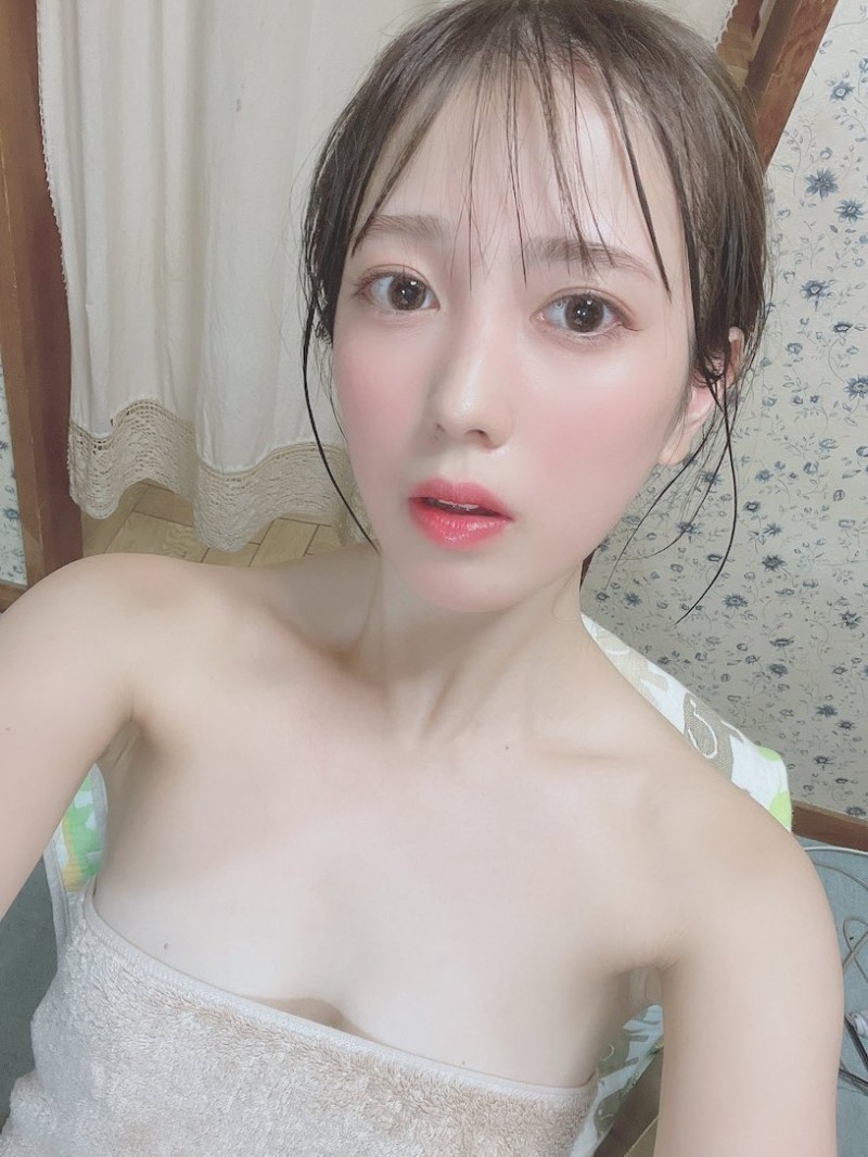 【博狗扑克】打败河北彩花！重量级偶像「小湊よつ葉」新作夺下排行榜No.1！【EV扑克下载】