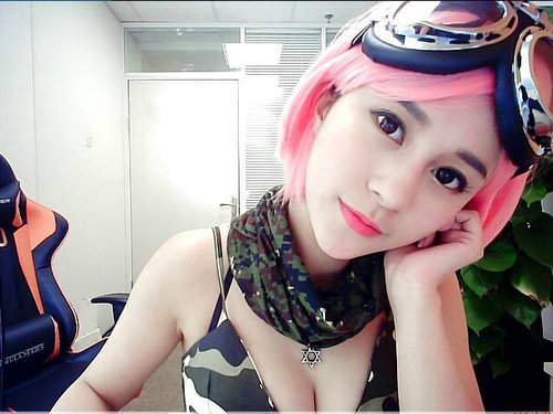 【博狗扑克】爆乳版Angelababy！百年一見超優質實況主