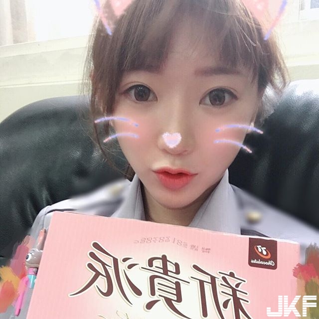 【博狗扑克】台灣最正無誤！甜美大眼女警正到「引發暴動」還有超驚人「Ｓ曲線」讓網友受不了！