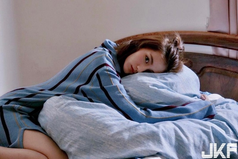 【博狗扑克】超犀利帥妹！廣告魅力不輸《伍佰》…一秒微笑讓網友心甘情願被收服