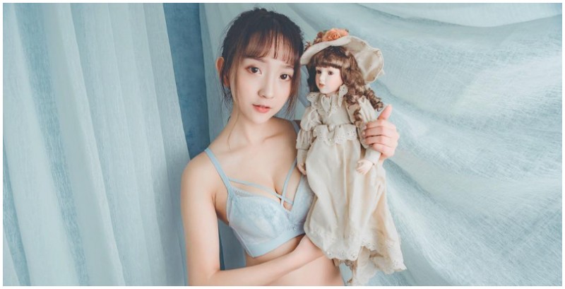 【博狗扑克】台產洋娃娃！「氣質正妹」蕎蕎淺淺一笑就讓人為之瘋狂，性感小心機你看到了嗎？