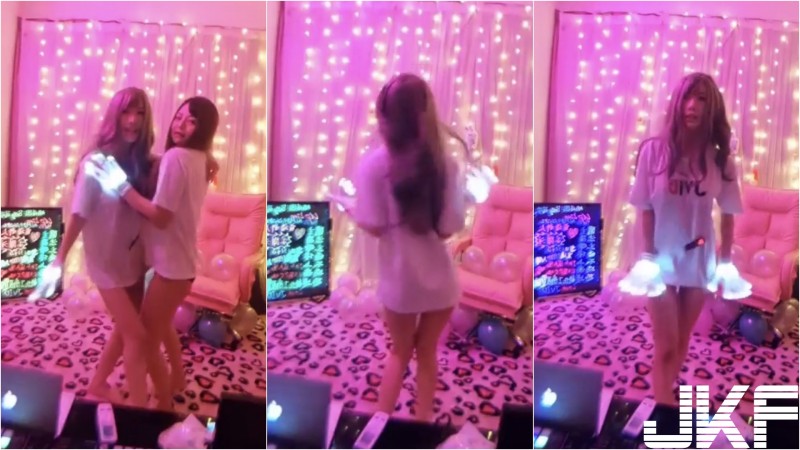 【博狗扑克】【女郎招待所】台灣第一狂人「羽沫」直接胸貼上陣直播！雪白大Ｅ奶鏡頭前晃好晃滿！ …