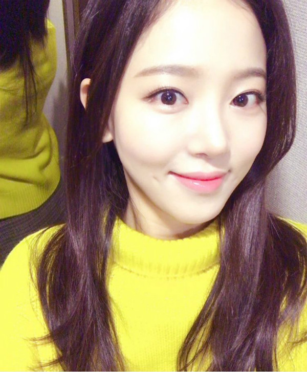 【博狗扑克】平時清純模樣惹人愛，是被「開發」還是「露本性」，超暗黑到連劇組人員都受不了！