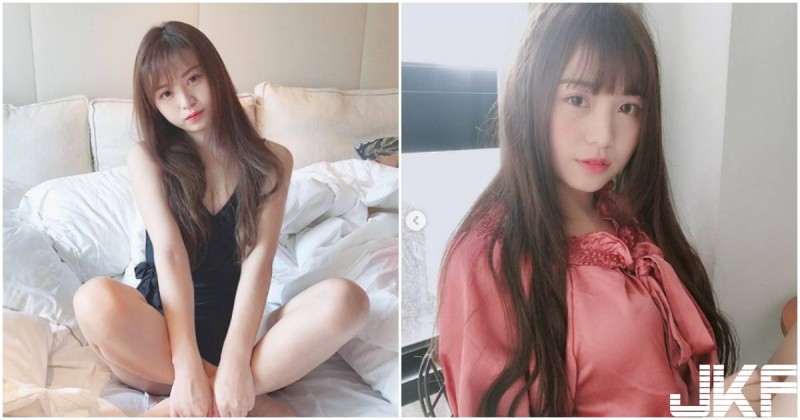 【博狗扑克】可愛虎牙正妹「白嫩美肌」好誘人，床上的性感坐姿讓人受不了…