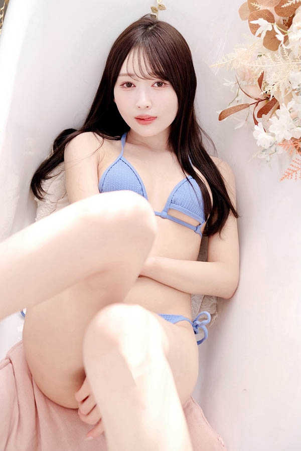 【博狗扑克】古乃穗乃(PFES-129) 让美乳女前辈「每天用美腿丝袜帮我服务」，「超养眼黑丝视角」有够勾人！