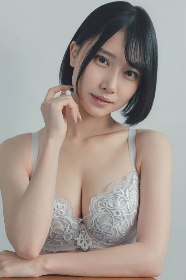 【博狗扑克】安达夕莉(SNOS-134) 让「童颜巨乳妹」待在混媚药的蒸气三温暖里，因敏感度满身汗发狂高潮…