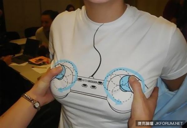 【博狗扑克】打電動順便揉胸部 這絕對是性愛科技趨勢