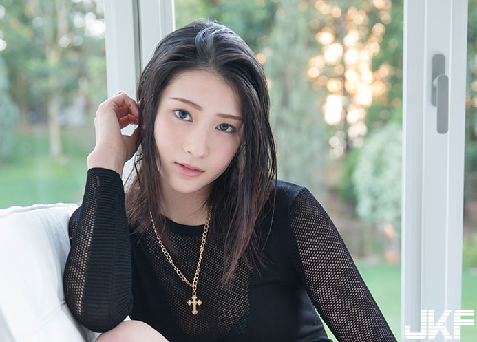 【博狗扑克】高橋聖子輸了！SOD「超大物新人」霸氣登場　本莊鈴將成下一站天后？