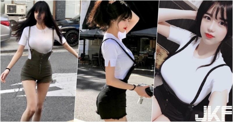 【博狗扑克】衣服要掉了！「吊帶褲奶妹」街頭跑跑跳跳！胸前豐滿撐開上衣裡面是黑色的！