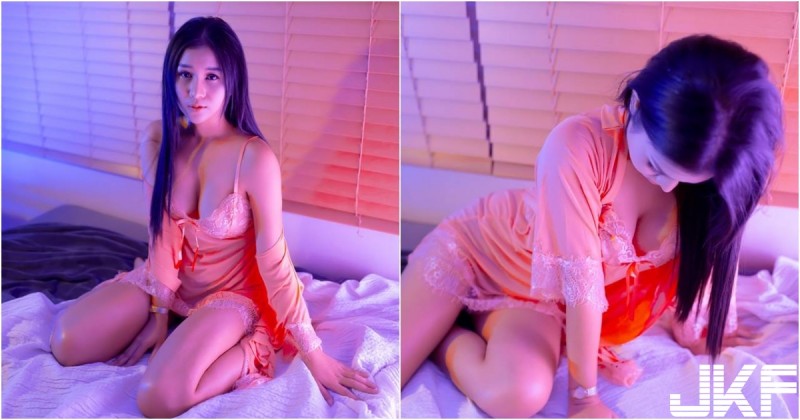 【博狗扑克】女友在家傳遍遍！「爆乳薄紗」等你回家，渾圓酥胸一躺下就溢出來啊！