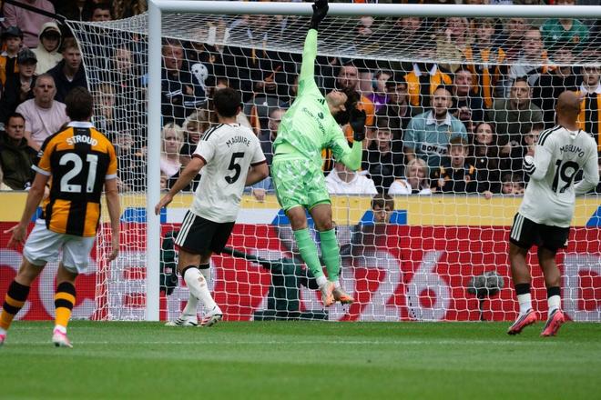 英超首轮半场:赫尔城2-0曼联,红魔71%控球率难破密集防守 英超首轮半场:赫尔城2-0曼联,红魔71%控球率难破密集防守
